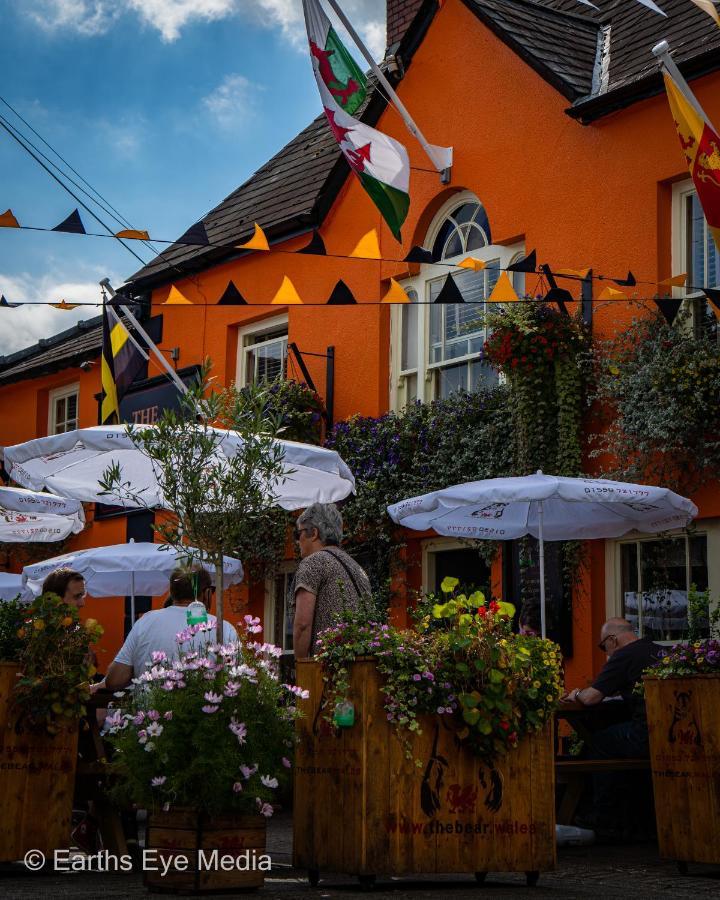 The Bear Inn Llandovery Exterior photo