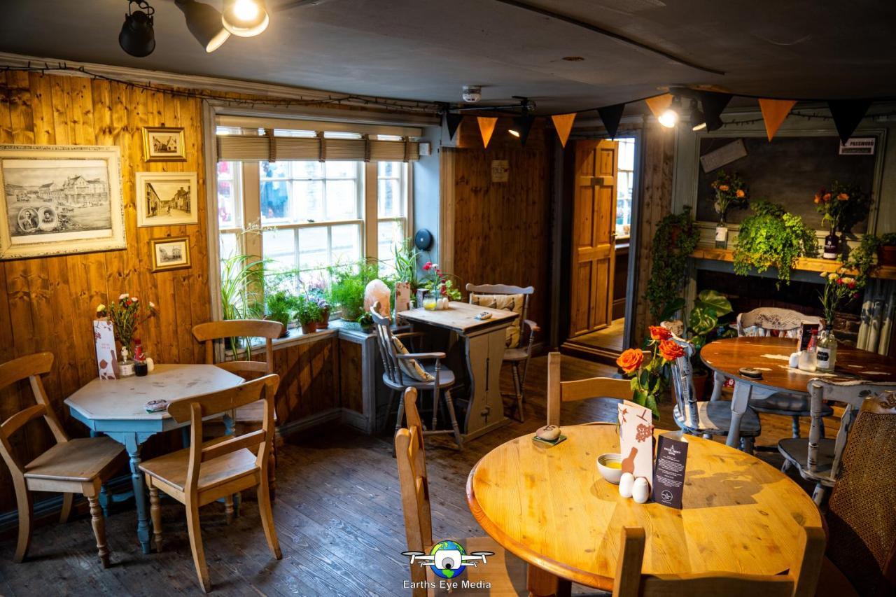 The Bear Inn Llandovery Exterior photo