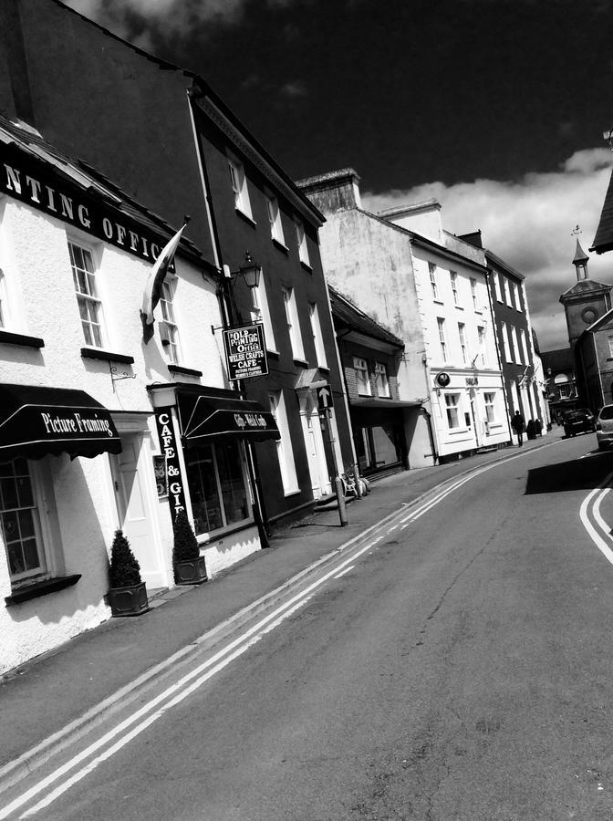 The Bear Inn Llandovery Exterior photo