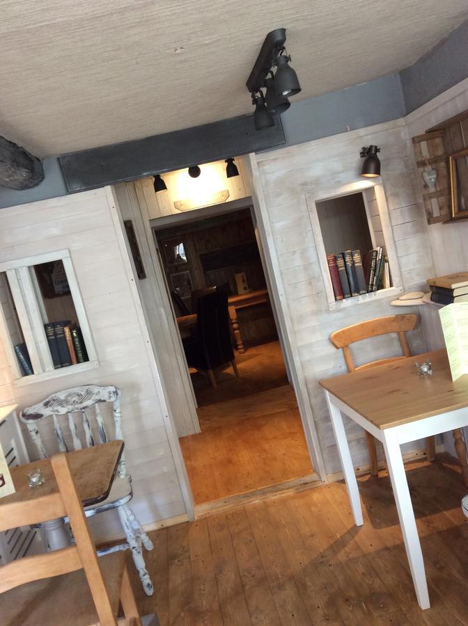 The Bear Inn Llandovery Exterior photo